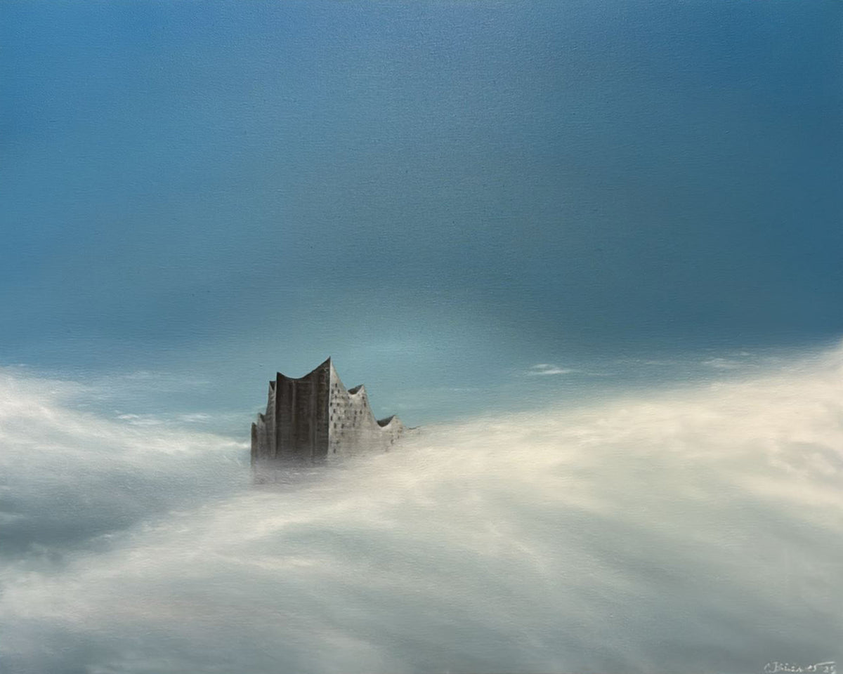 Elbphilharmonie in den Wolken (Serie: out of the BLUE)
